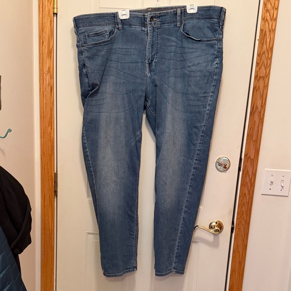 Urban Pipeline Men’s Straight Leg Blue Jeans with Ultra Flex Waistband . 50 x 32